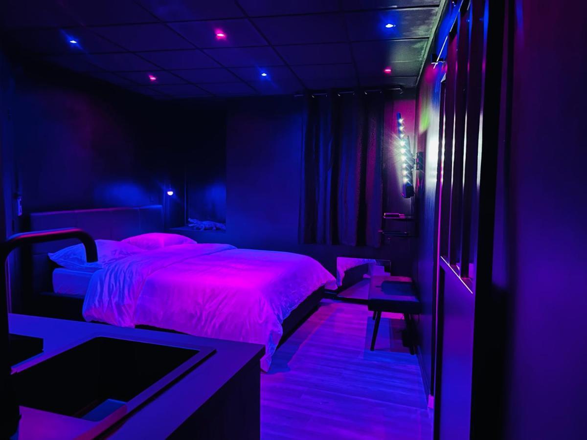 Love Room Suite Dirty Diana Aubagne Exteriör bild